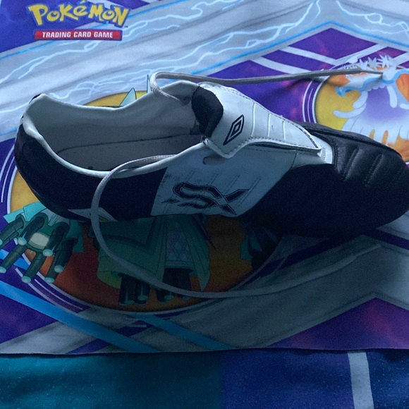 Umbro Women’s SX Valor 2 Soccer Cleats - Picture 2 of 11